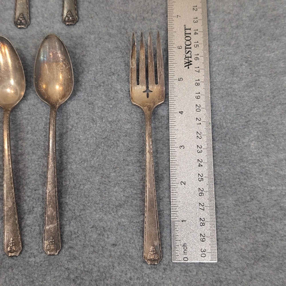 Prestige Plate Silverware Set 4 Forks 4 Spoons Grape Leaf Pattern Vintage Dining - Picture 7 of 7